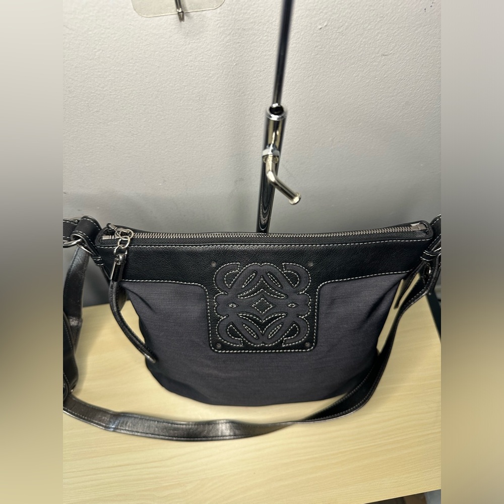 LOEWE CROSSBODY WITH COA - Picture 4 of 13